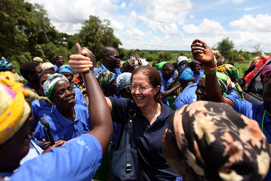 CARE Australia CEO Julia Newton-Howes in Malawi. ©Josh Estey/CARE