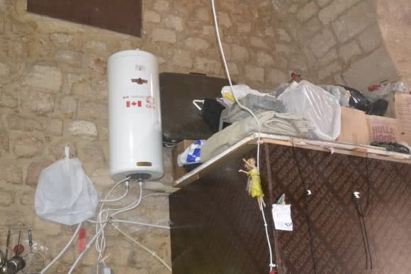 Nabiha shares her electricity, fridge and washing machine for free with her neighbours who are in a worse situation than her.