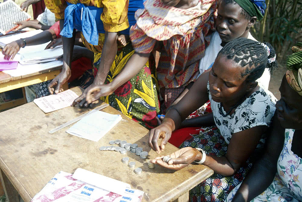 Uganda-mobile-1000-women-counting-money Microfinance in Uganda