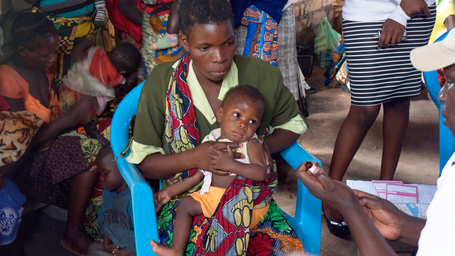 Zambia_Country_Page_930_2013_mother_child_clinic
