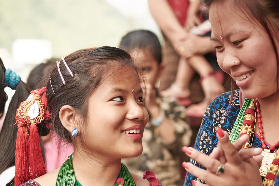 Travel photographer Ewen Bell is running tours to Nepal to help local communities rebuild their livelihoods post-earthquake.