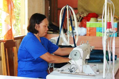 If women weavers are empowered to negotiate, they can increase their income making tikog mats in the Philipines.