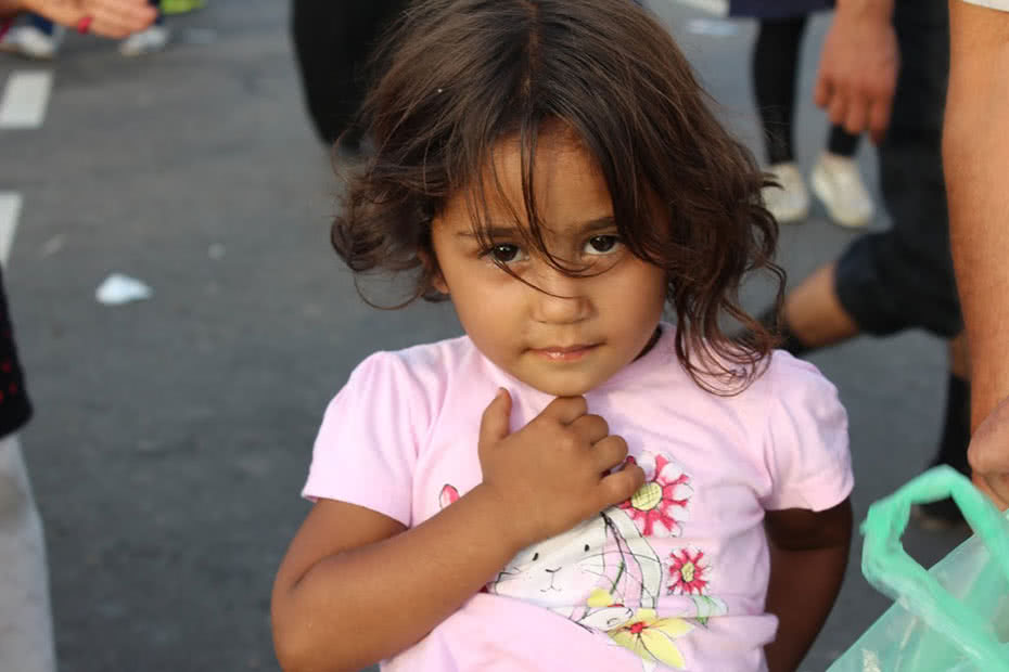 A young Syrian girl who has reached the Serbian border with her family.