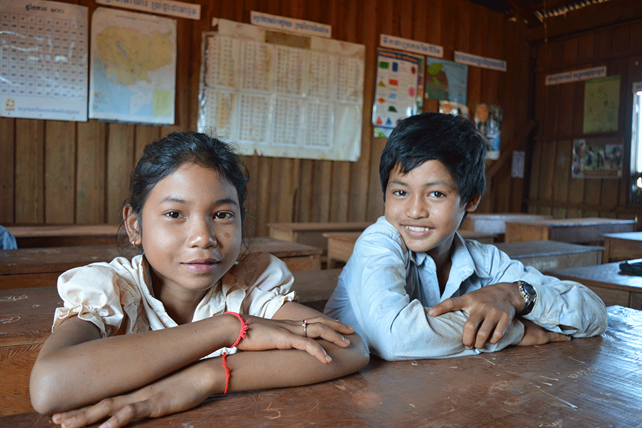 blog-multingual-education-in-cambodia-930-image-2-nak-and-mong-in-classroom-cambodia