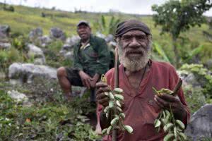 An elderly man affected by the El Nino drought. Sam Bolitho/CARE