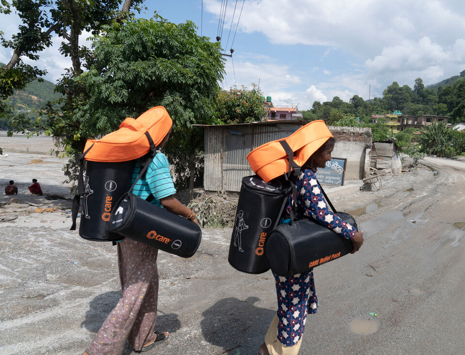 Nepal-Floods_distribution_CP4E-sets-web-crop